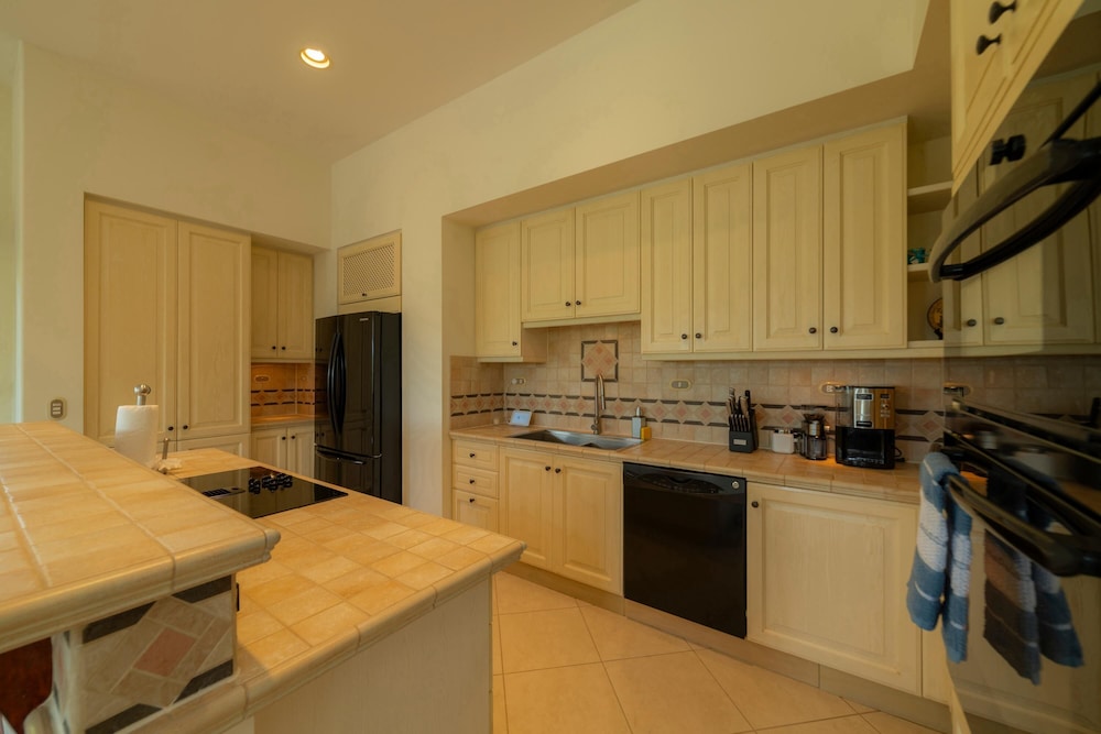 Bella Vista 3A 3 bdr 3 1 2 Bath Ocean View