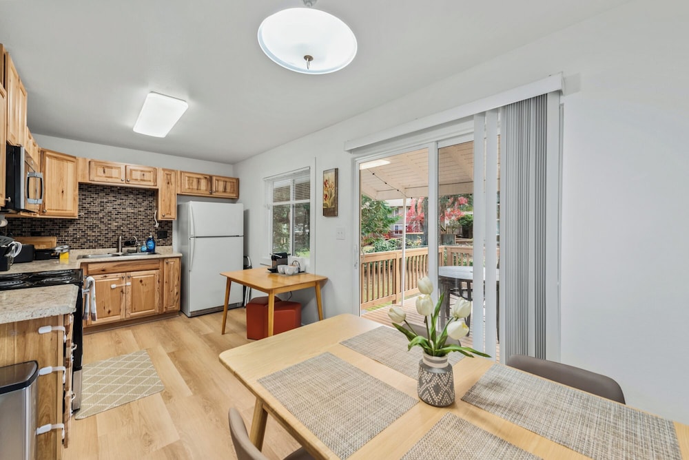 Parkside Escape Oasis in Bellevue fully fenced