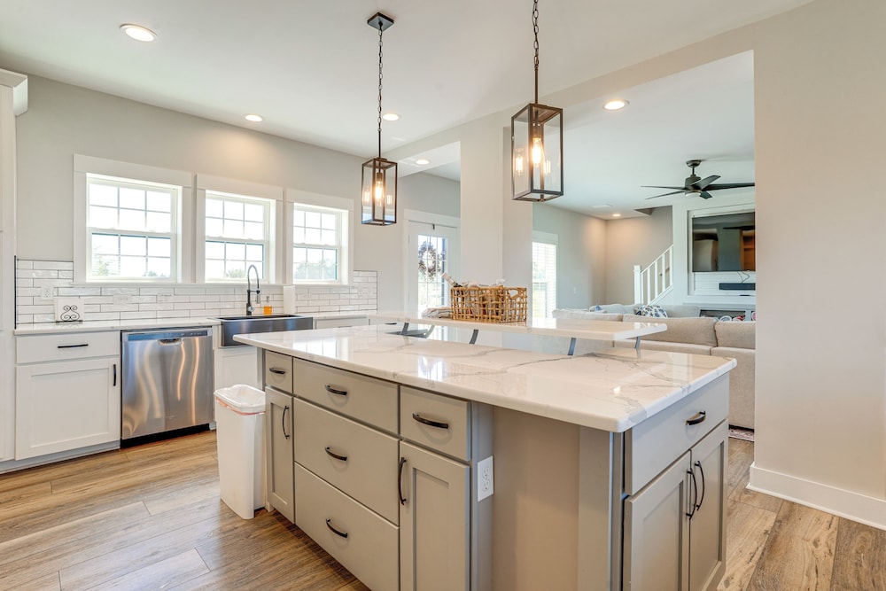5 Mi to Lake Anna State Park: Modern Family Home!