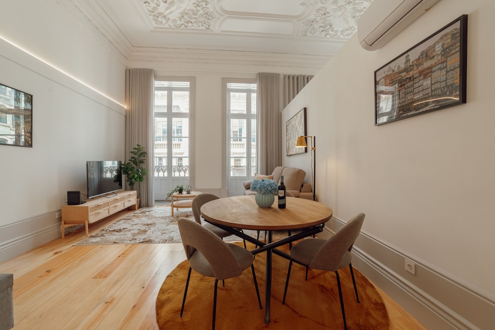 Heart OF Porto Apartment A by Vacationy