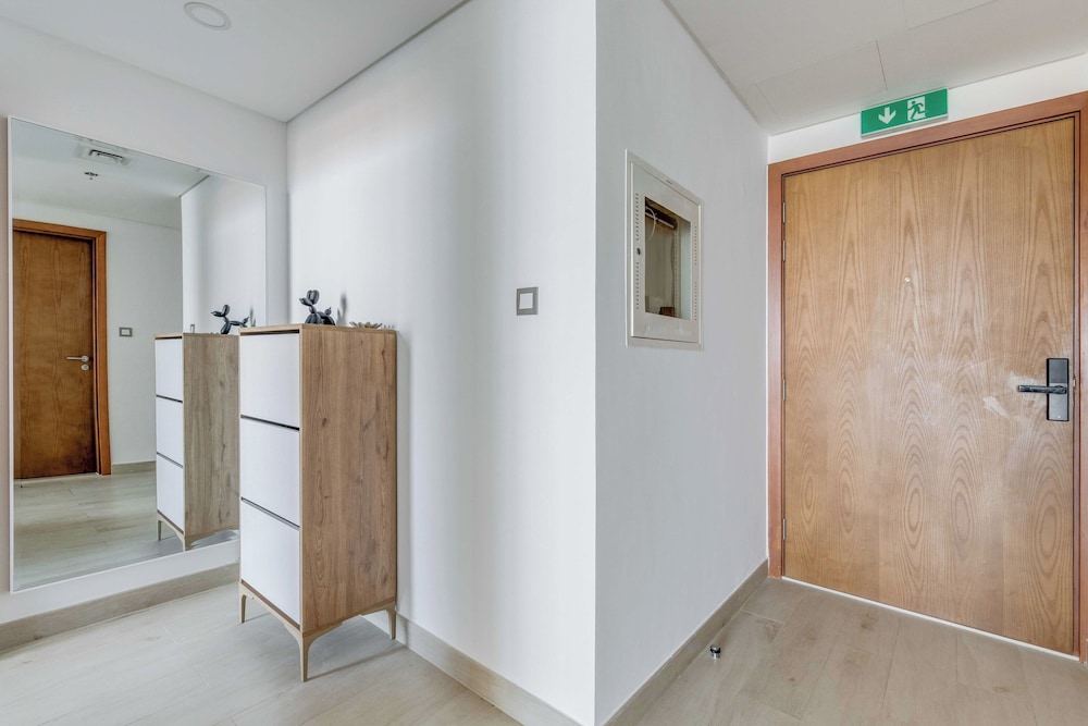 Globalstay Luxury Azizi Mina Beachfront