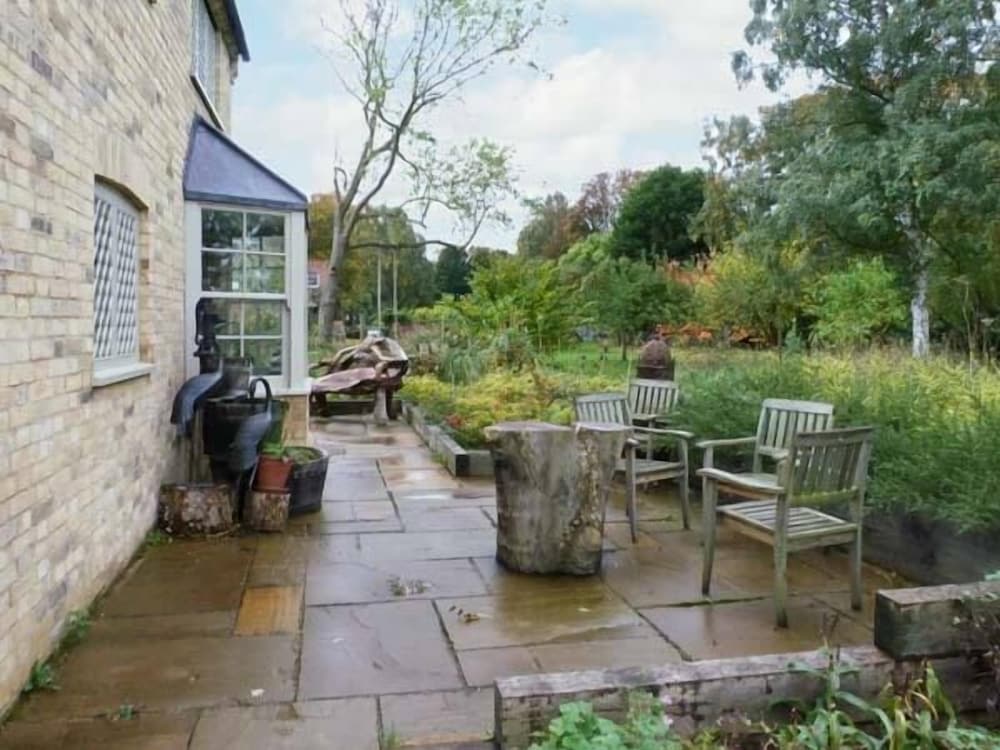 Shortmead Cottage view 3