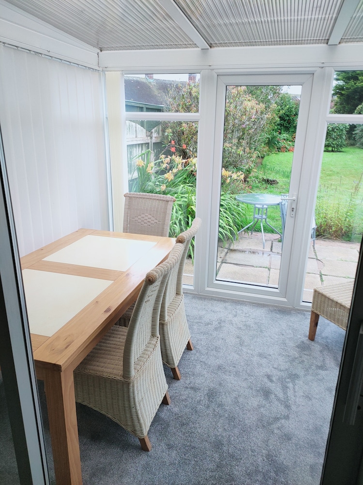 Charming 2-bed House in Fleetwood, England