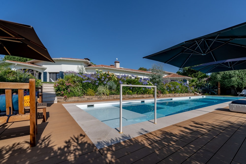 Charming Green and Blue Villa by Wonderful Italy
