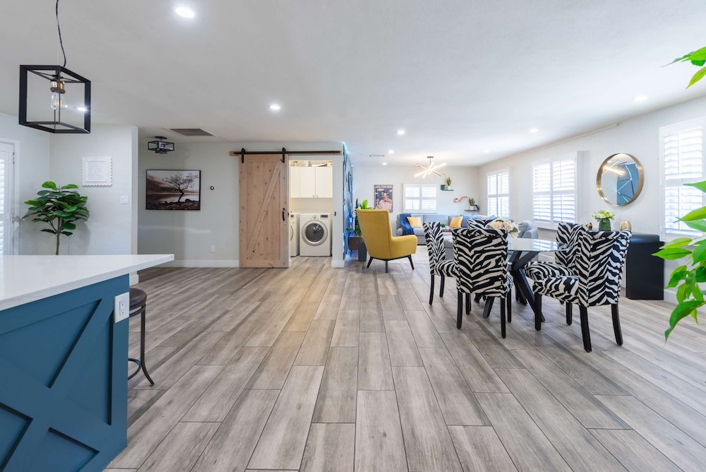 Phoenix 4 BDR Home With Outdoor Entertainment