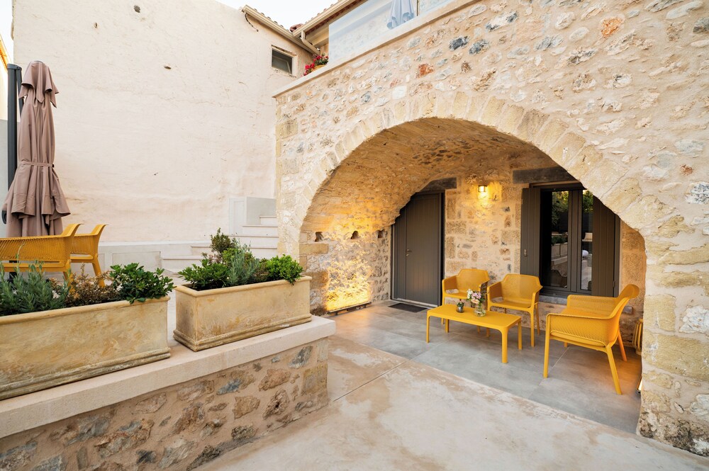 Cardamilia Suites