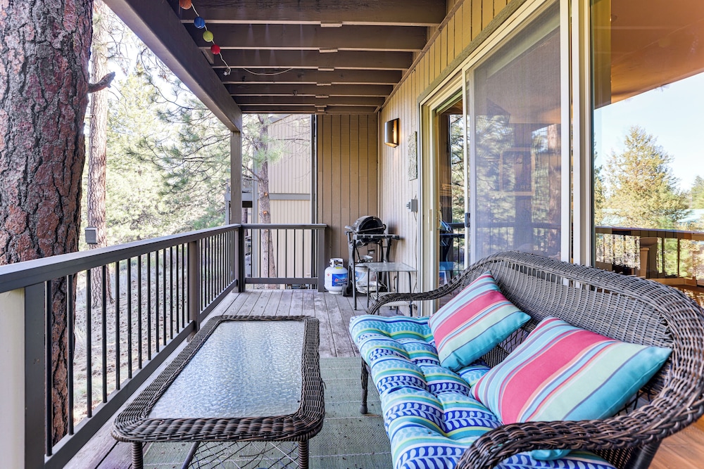 19 Mi to Mt Bachelor Ski Resort: Condo w/ Grill