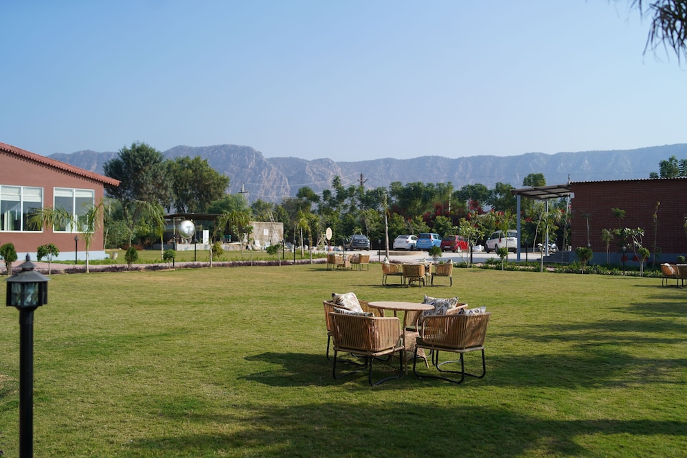 Spree Farmstay, Faridabad