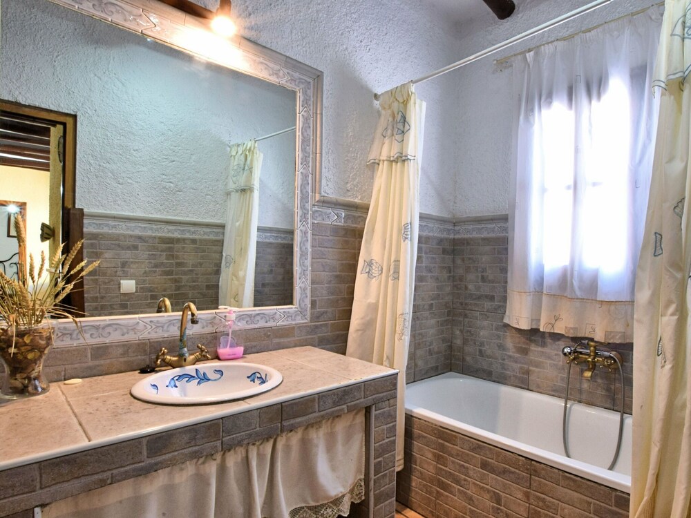 Luxurious Villa in Loja With Swimming Pool photo 2