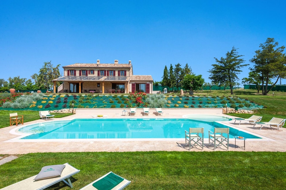 I Gelsi 12 2 by Marche Holiday Villas