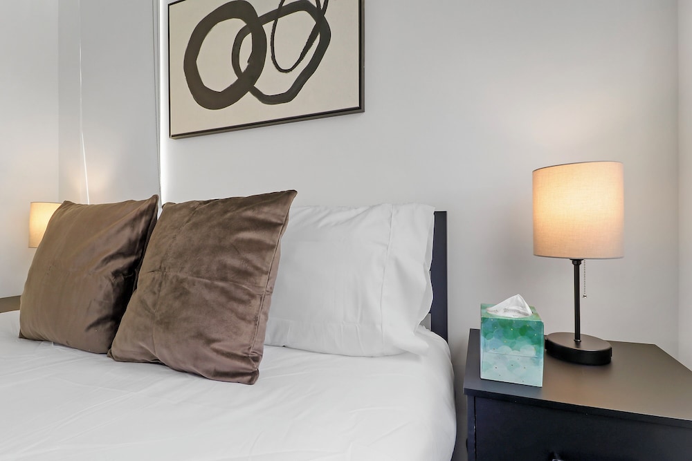 Stylish 4BR Stay - State rep