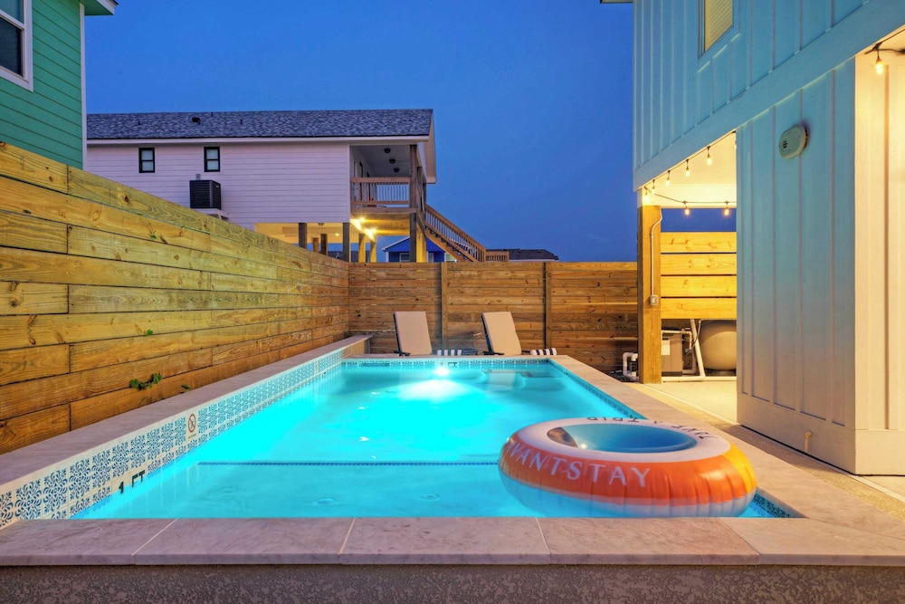 Private Pool, by the Nature Preserve, Sunset Views Tux