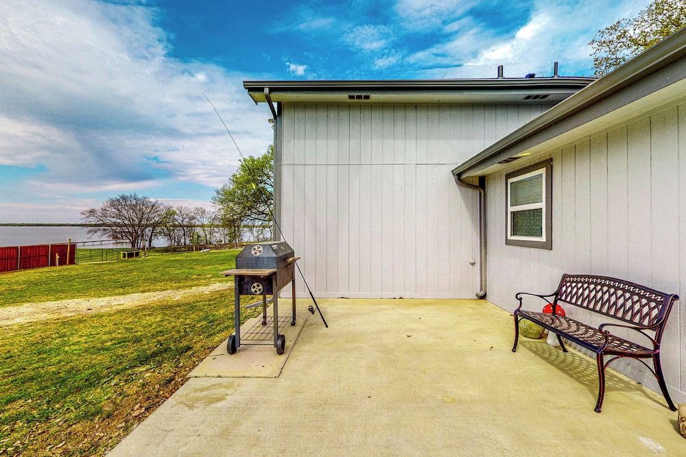 Lake Tawakoni Thrills - Cozy Home!