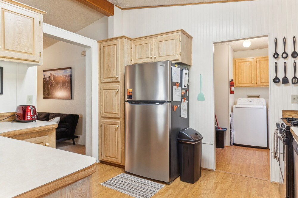 Lincoln Lodge 2 Bedroom Cabin by Yosemite Region Resorts