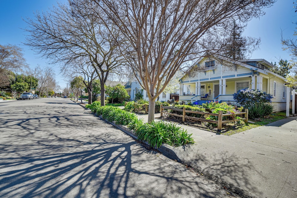 6 Blocks to Sjsu: Cozy Bungalow w/ Deck & Koi Pond