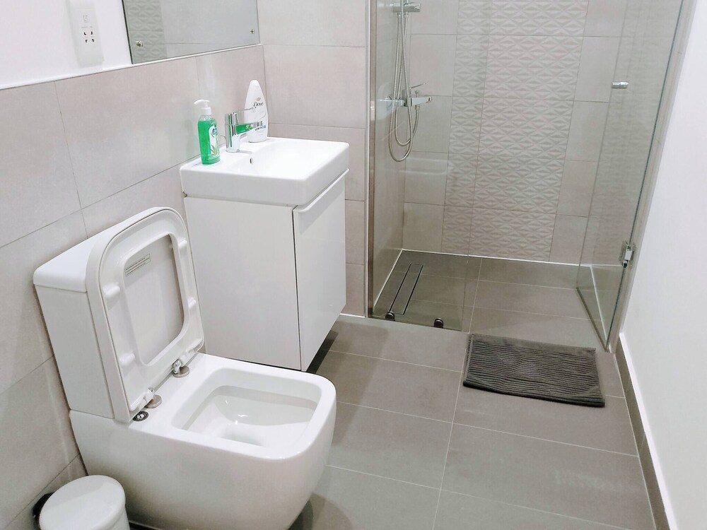 Unique 2 BDR Apartment at Loxwood House With Rooftop Pool and Gym