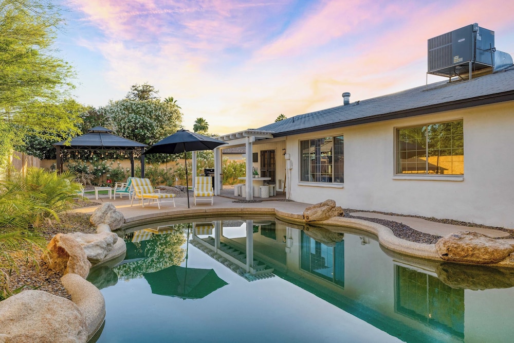 Sol Vista Private Oasis w/ Pool, Putting Green, and Prime Location