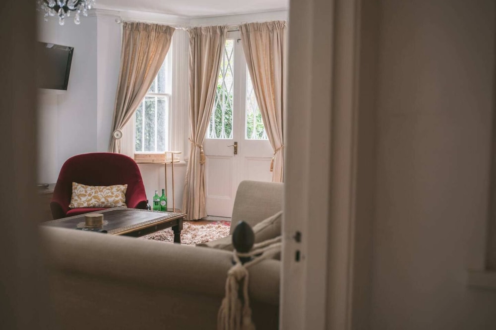 Charming 1 Bedroom Flat in Brook Green