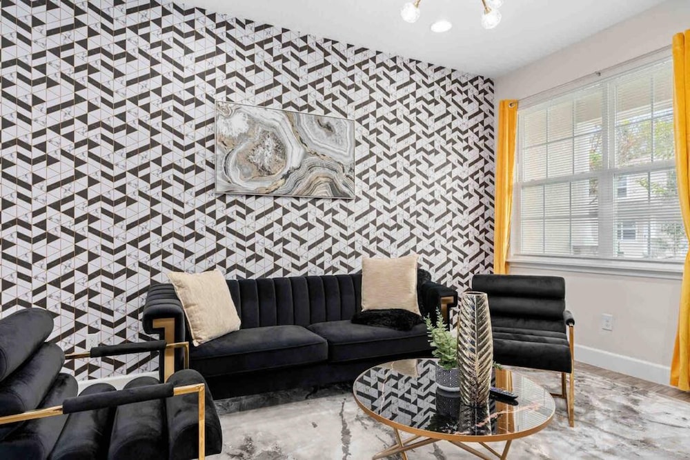 Super Epic- Sleeps 32 TWO Separate Townhomes