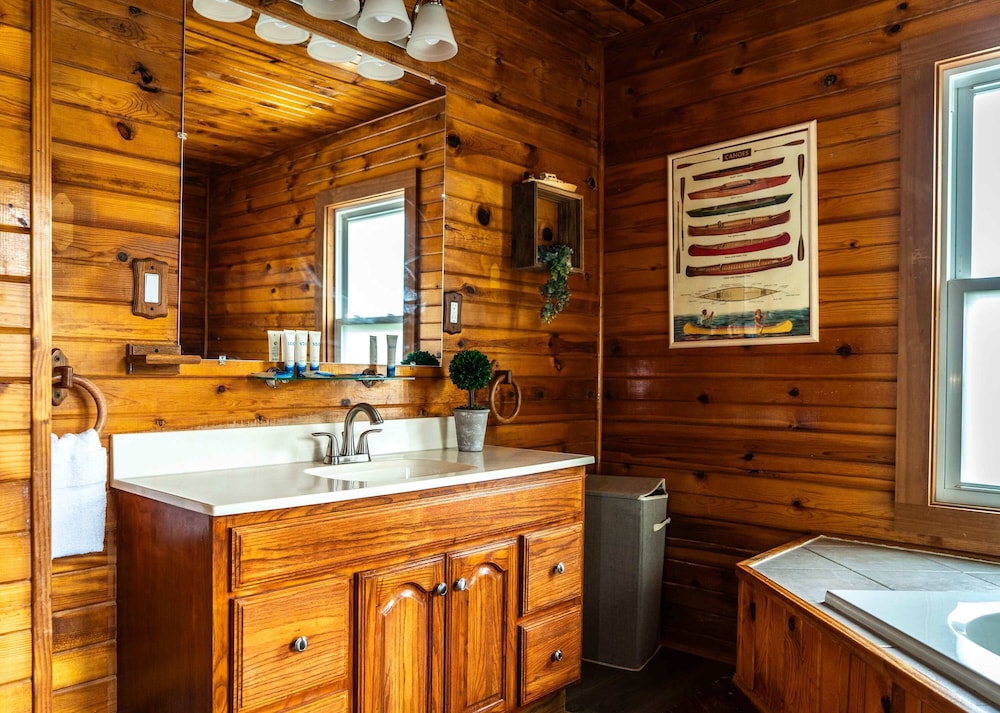 Pet Friendly Lake Geneva Getaway for 6!