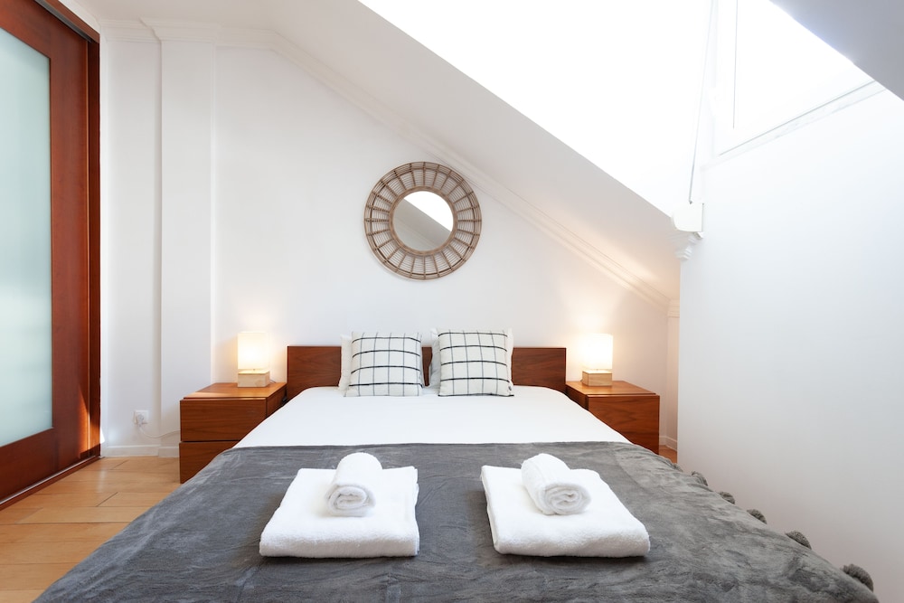 Liberty Penthouse Three-Bedroom Apartment - by LU Holidays