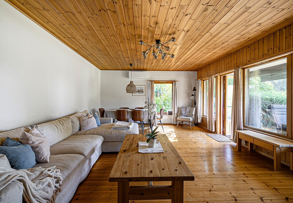 Dream Location With Lake View Near Brohof-golf