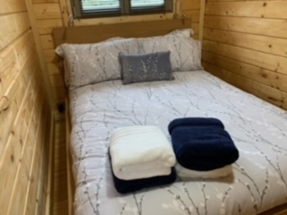 Immaculate Cabin 5 Mins to Inverness Dogs Welcome view 3
