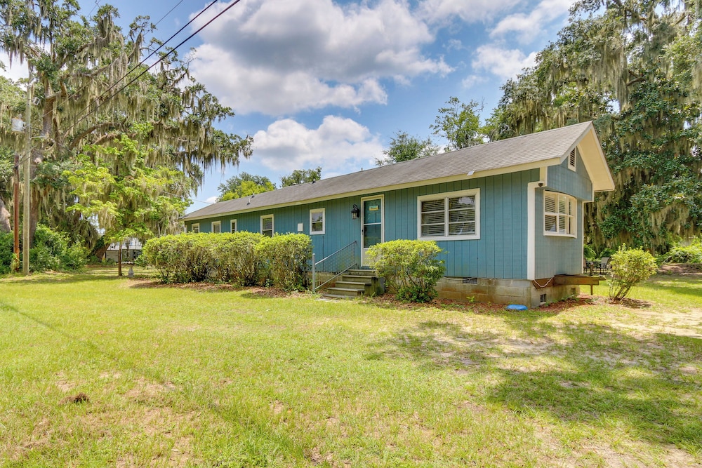 1 Mi to Sands Beach: Walkable Island Home w/ Yard!