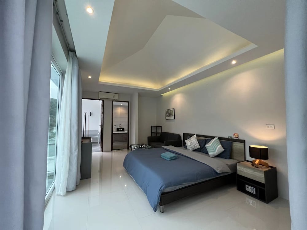 Mountain View Pool Villa in Kamala