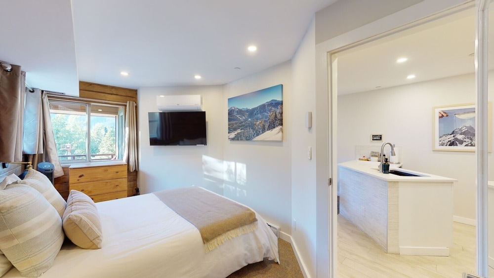 Marketplace Lodge - Whistler Premier - Image 3