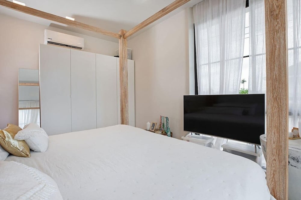 Mediterranean-Asian 3BR Villa Cristina