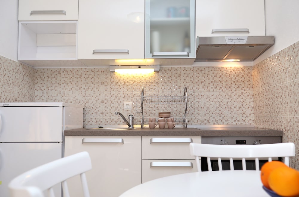 Remarkable 2-bed Apartment in Okrug Gornji photo 5