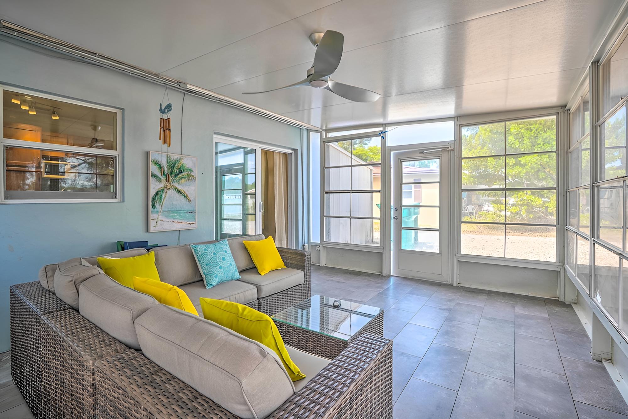 Quaint Naples Home ~ 4 Mi to Naples Beach! view 3