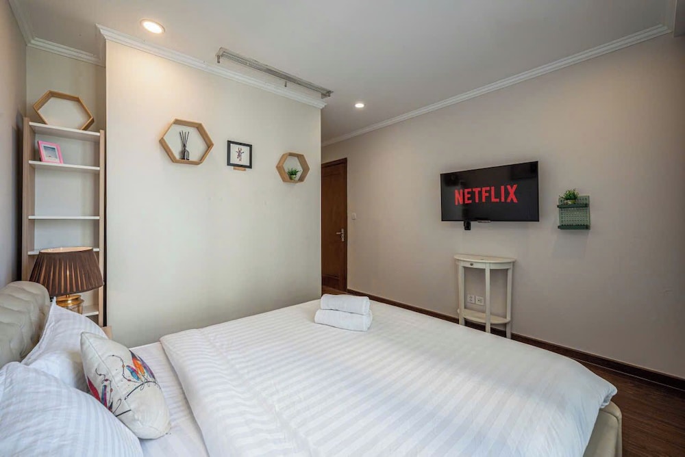 Apartment Landmark 81 by Urban Home