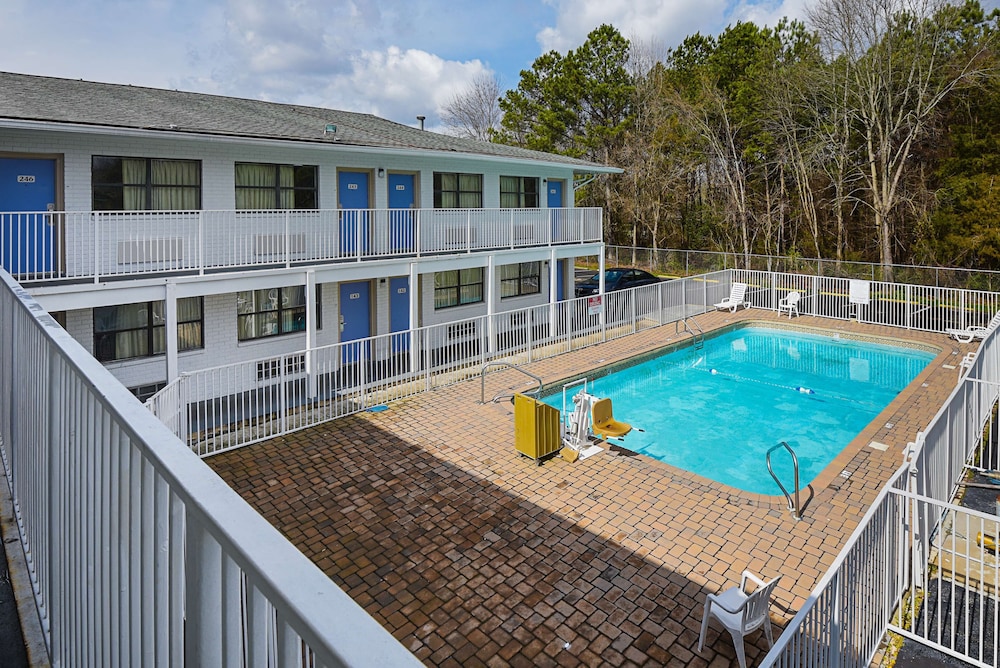 Chattanooga Vacations - Motel 6 Chattanooga, TN - Property Image 6