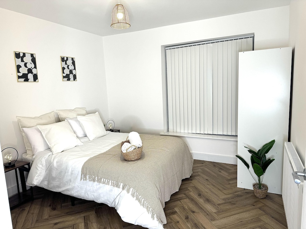 Birmingham City 2 Bedroom Apartment - Free Parking view 2