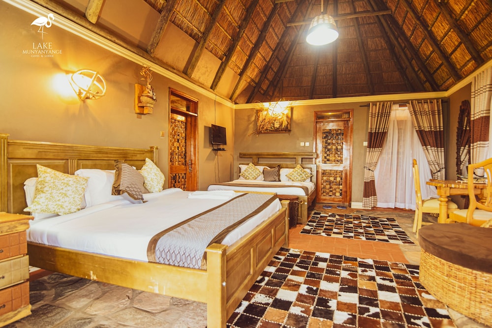 Lake Munyanyange Caves Lodge view 2