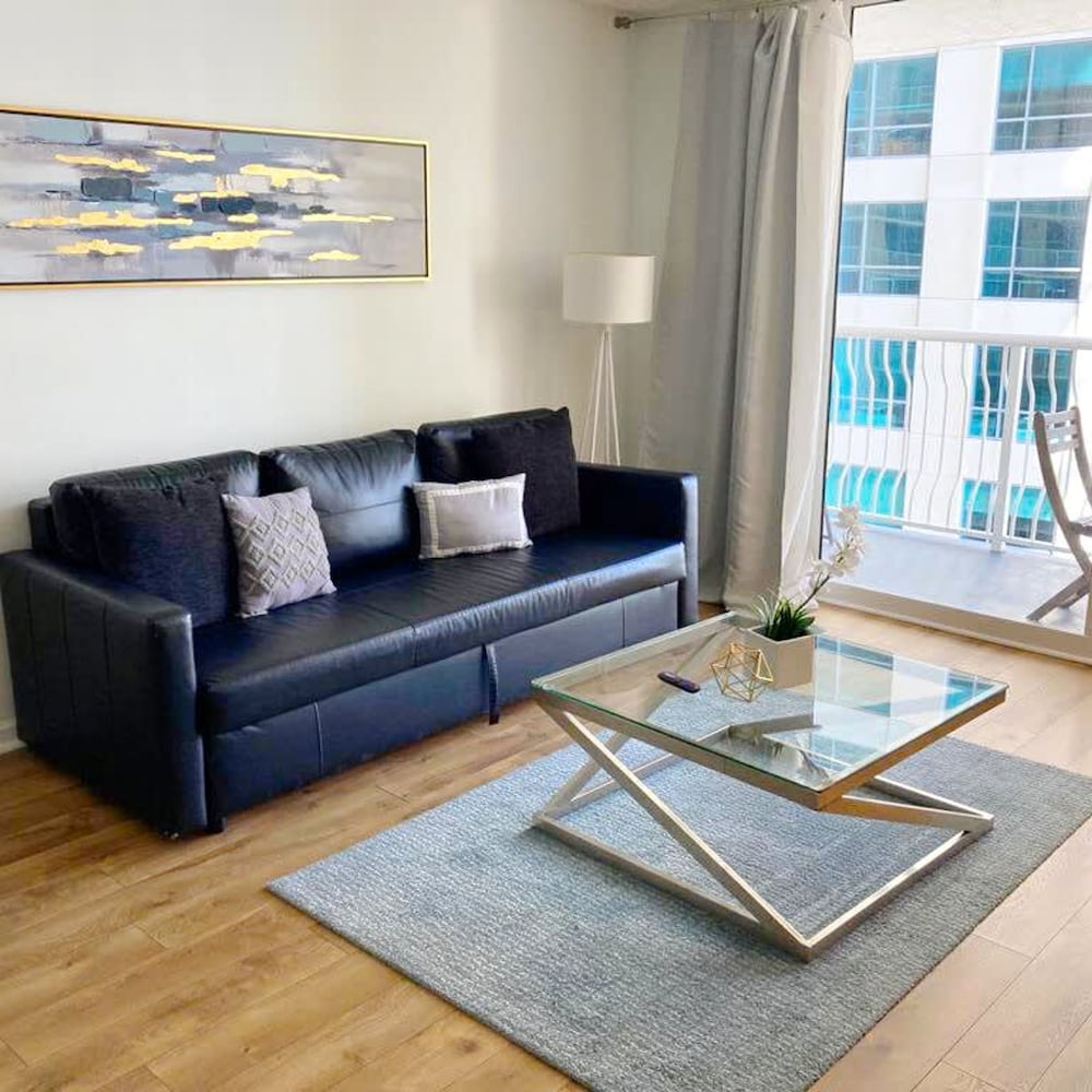 Modern 1-br Condo in Upscale Brickell Locale
