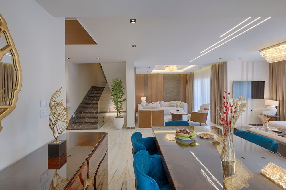 Vesta - Luxury Villa - 3BR - CFC I