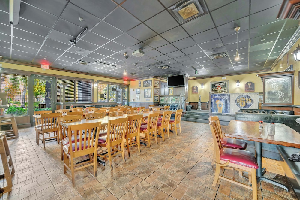 2BR Fireworks View With Pool Spa 5 Minutes to Disney