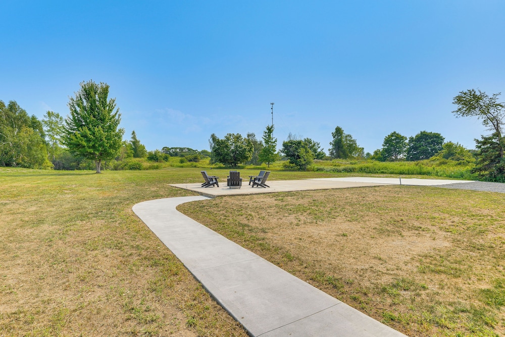 3 Mi to St Lawrence River: Spacious Ranch Home