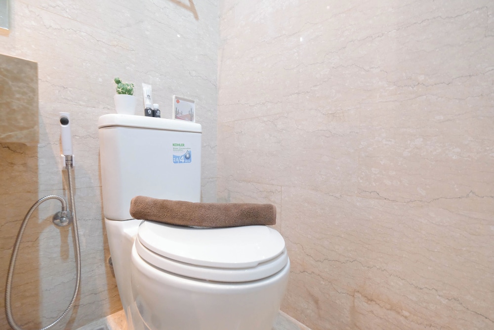 Modern Studio Near Taman Ismail Marzuki At Apartment Menteng Park