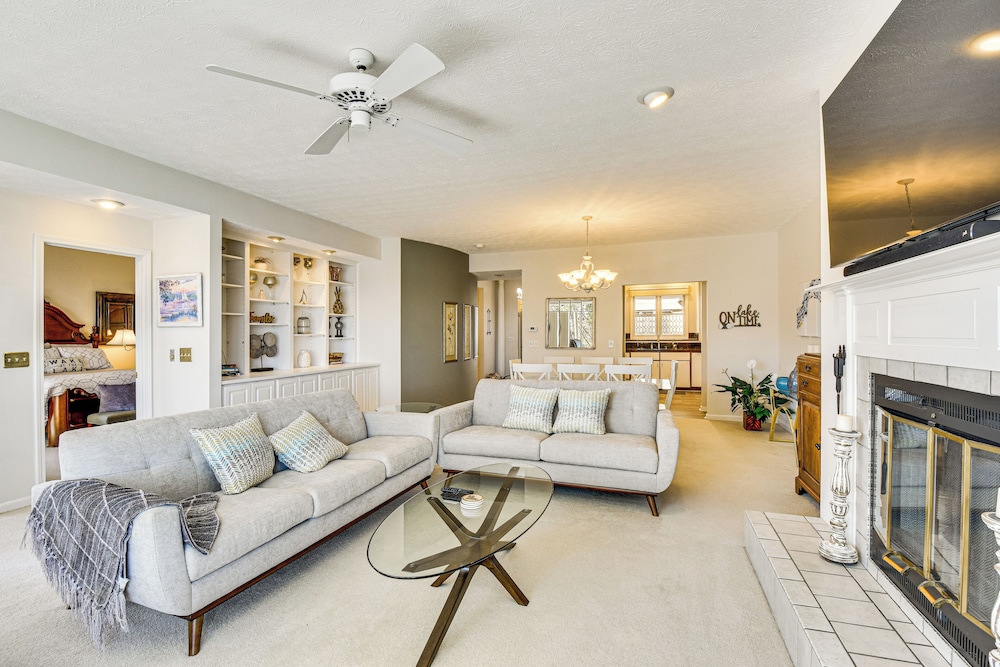 Boat, Golf & Swim: Keowee Key Condo w/ Lake Views