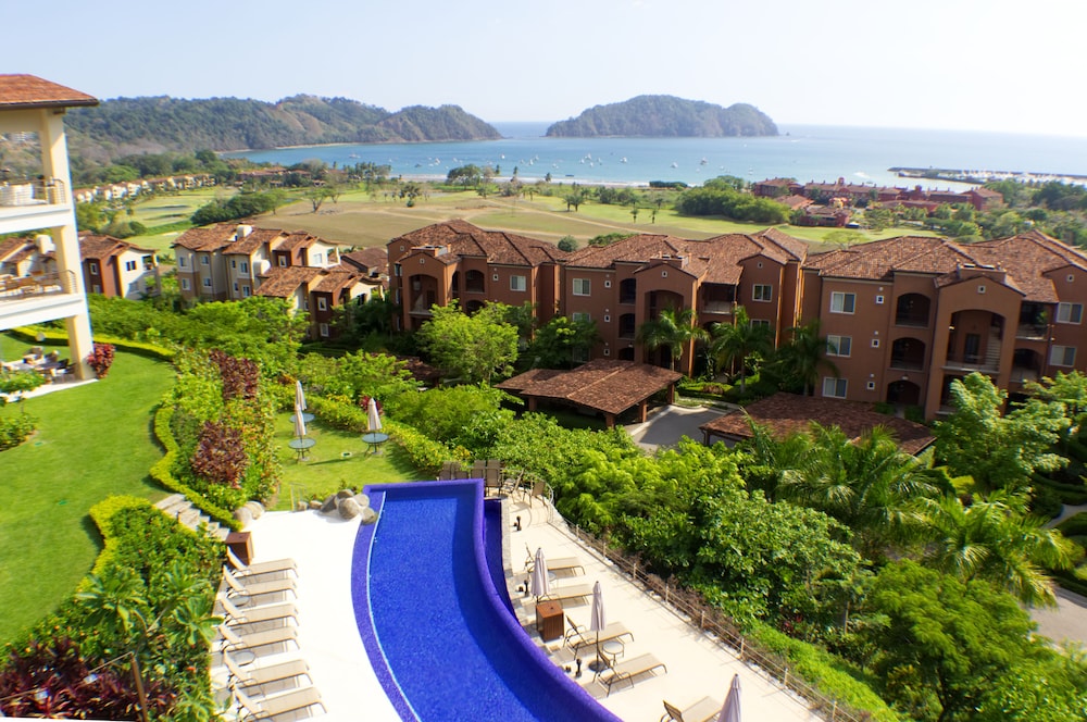 CR Luxury Los Sueños Condos