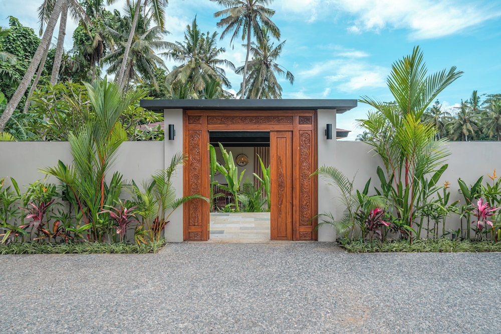 Xanadu - 5BR Ubud Designer Villa, Pool with Rice Fields Views