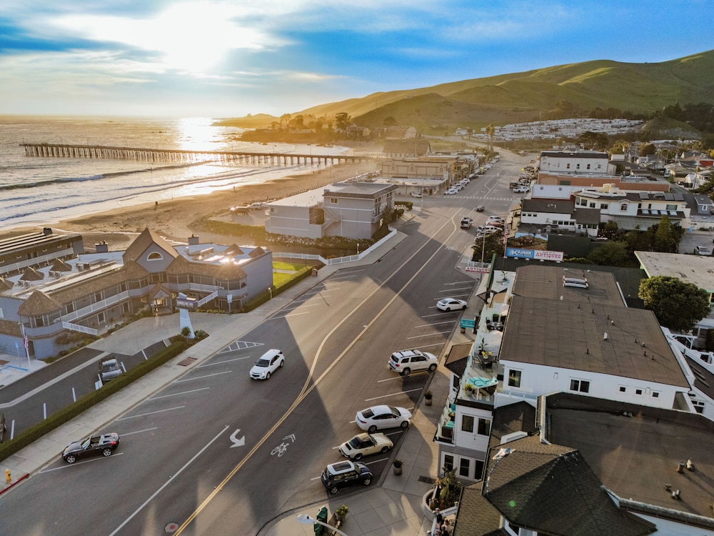 The Cayucan Bungalows by AvantStay Pet-Friendly Getaway Steps from Cayucos State Beach
