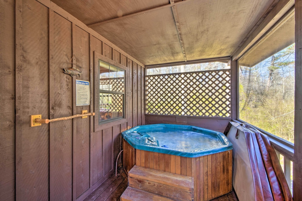 Creekside Cabin in the Blue Ridge Mountains! view 3
