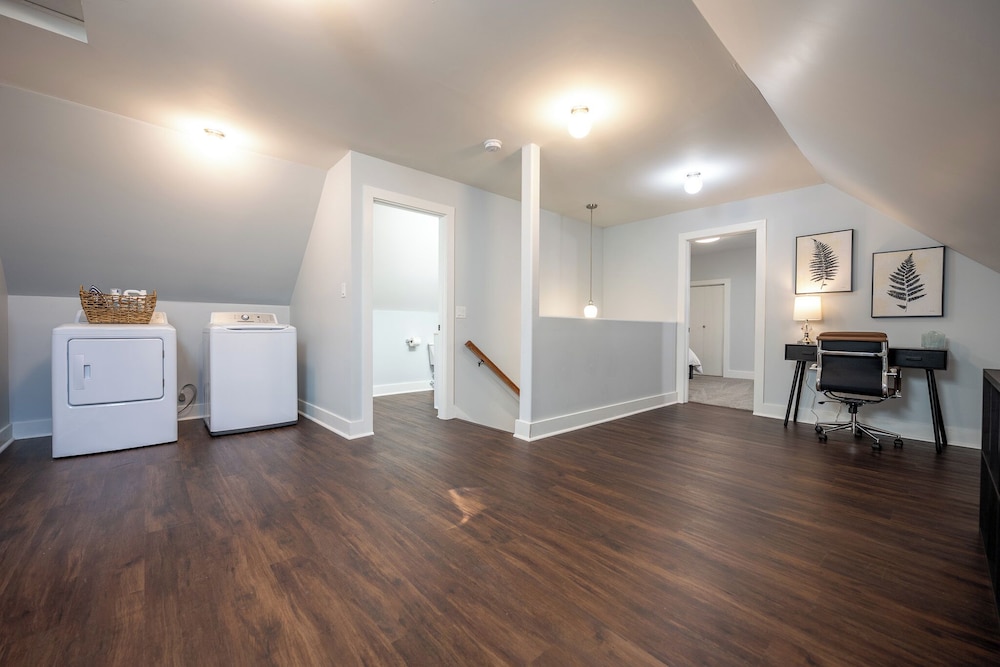 Spacious 5-Bedroom Blue Bungalow