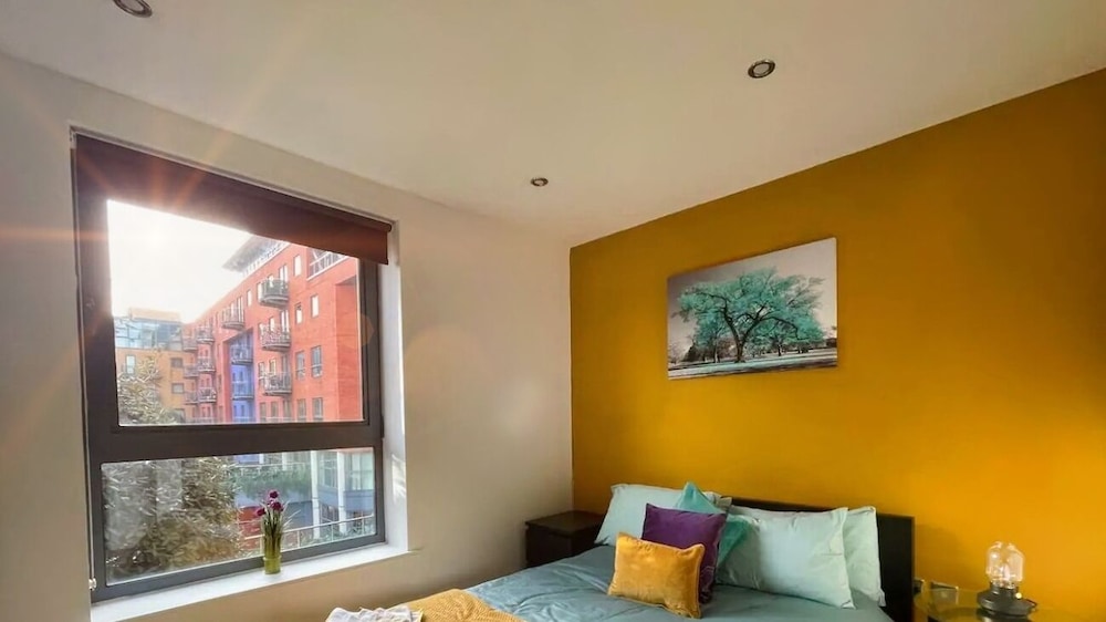Modern 1BR City Centre Apartment view 2