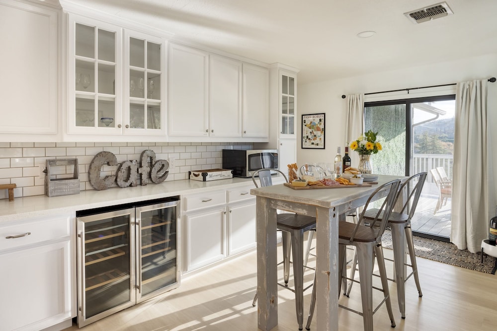 Terrace Hill Modern Paso Robles Escape Near Wineries Dining and Hot Springs